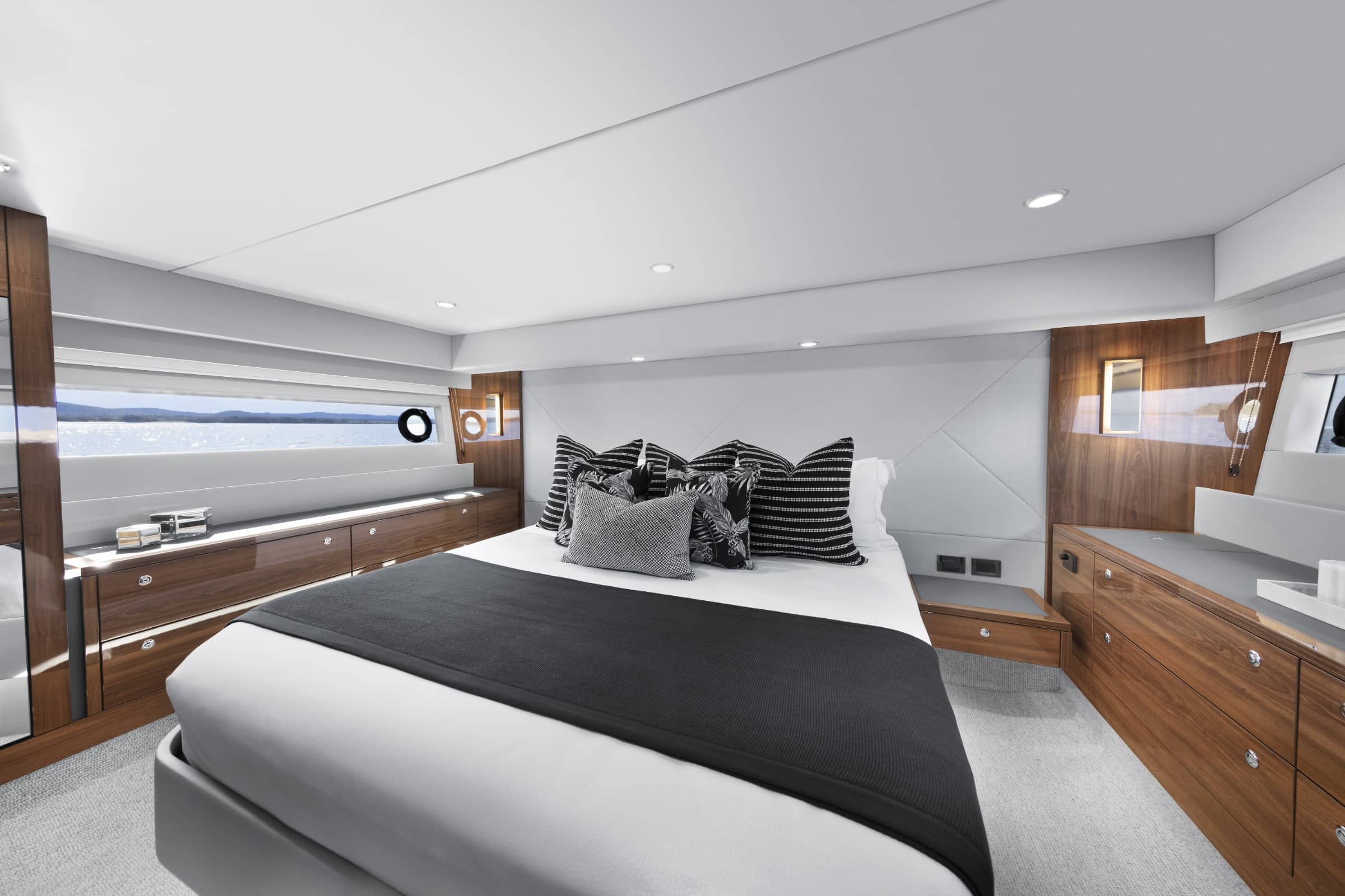 Maritimo M55 Black Edition - SPACIOUS ACCOMMODATION