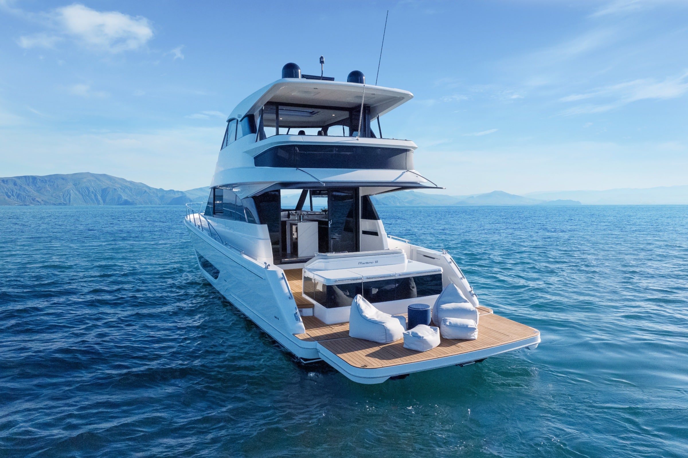 Maritimo M55 Black Edition - EXTENSIVE DECK SPACES