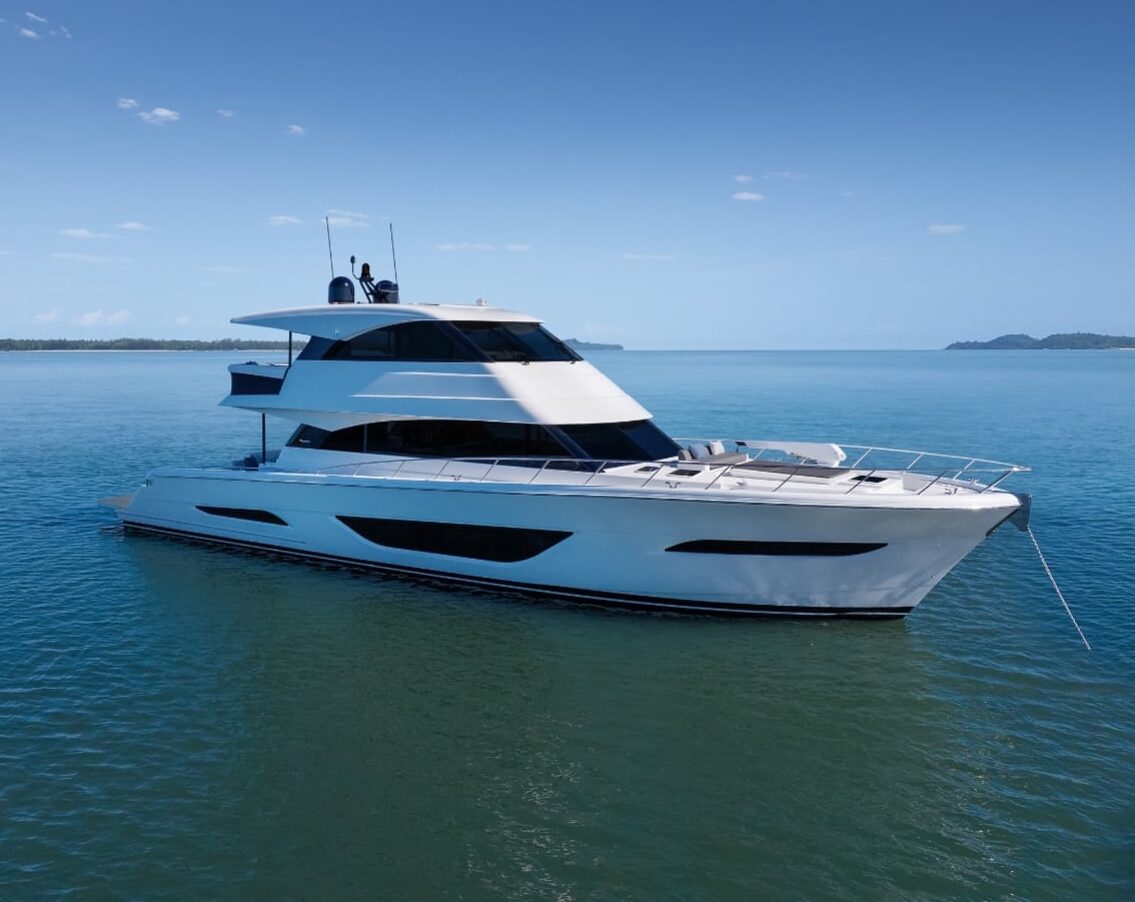 MARITIMO’S M75 Flybridge Motor Yacht and the M55 Flybridge Motor Yacht – Black Edition AMERICAS LAUNCH AT FLIBS