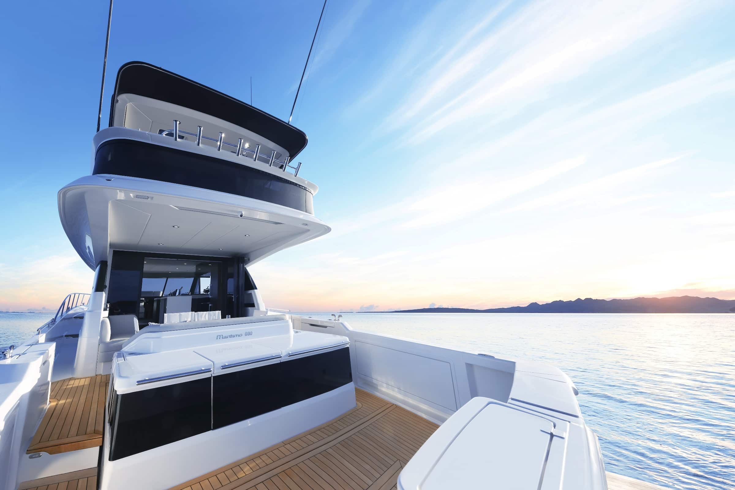 Maritimo M600 Black Edition - EXTENSIVE DECK SPACES